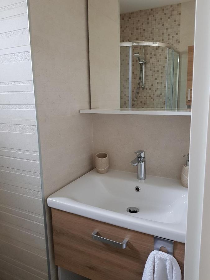 Apartman Luka Новиград Екстериор снимка