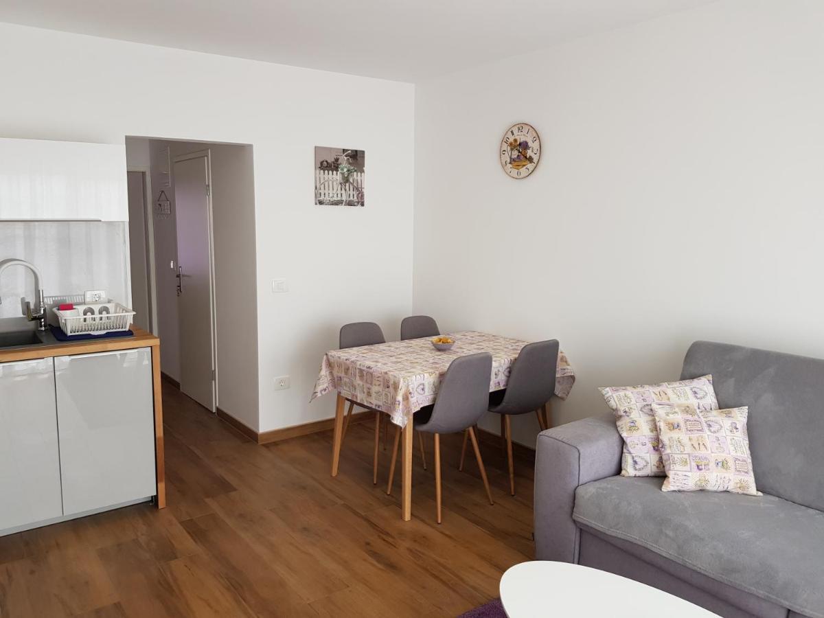 Apartman Luka Новиград Екстериор снимка