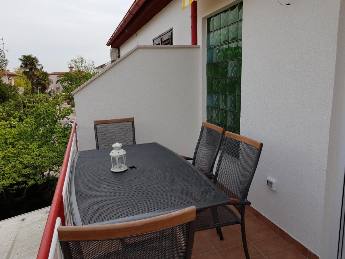 Apartman Luka Новиград Екстериор снимка